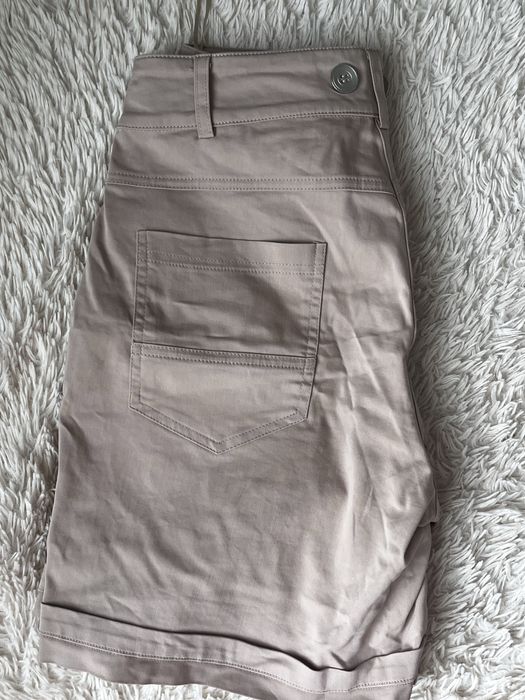 Женские бежевые шорты