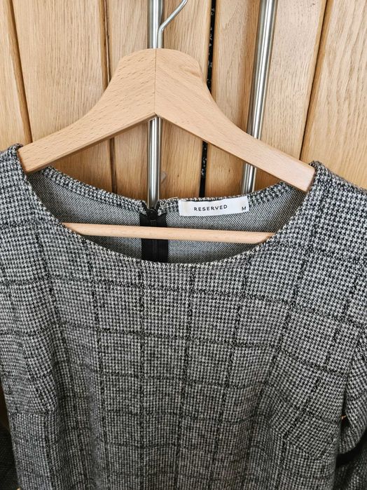 Рокля в сив цвят на марката Reserved в размер М