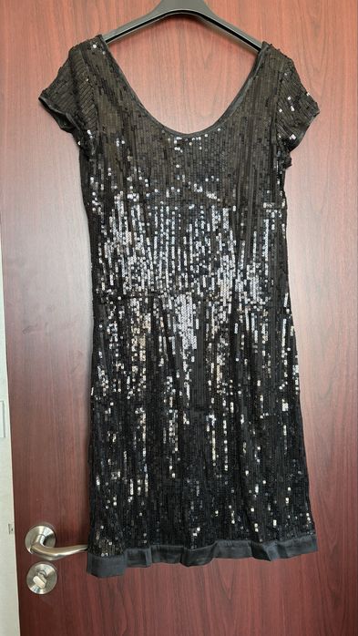 Черна рокля с пайети