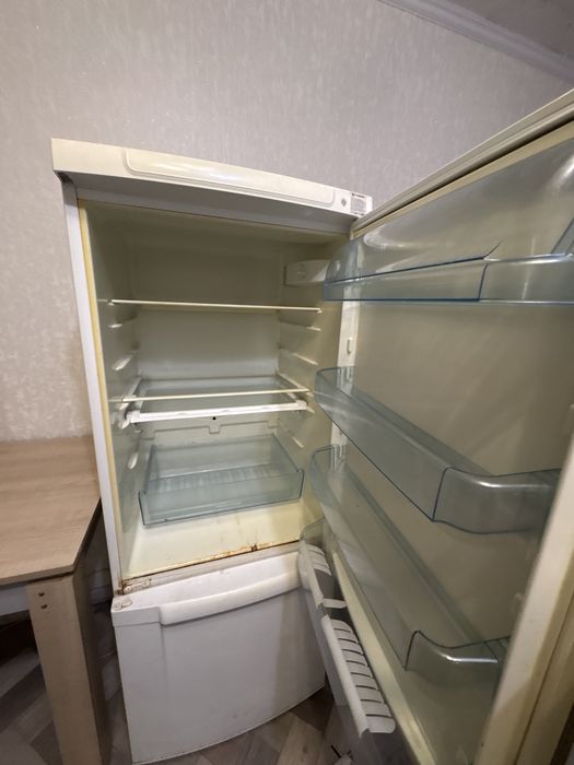 Холодильник Electrolux