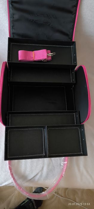 Vând geanta cosmetice Cupio noua