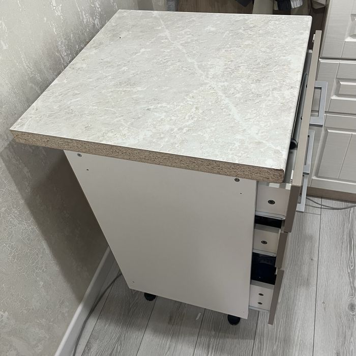 Продам тумбочку для кухни