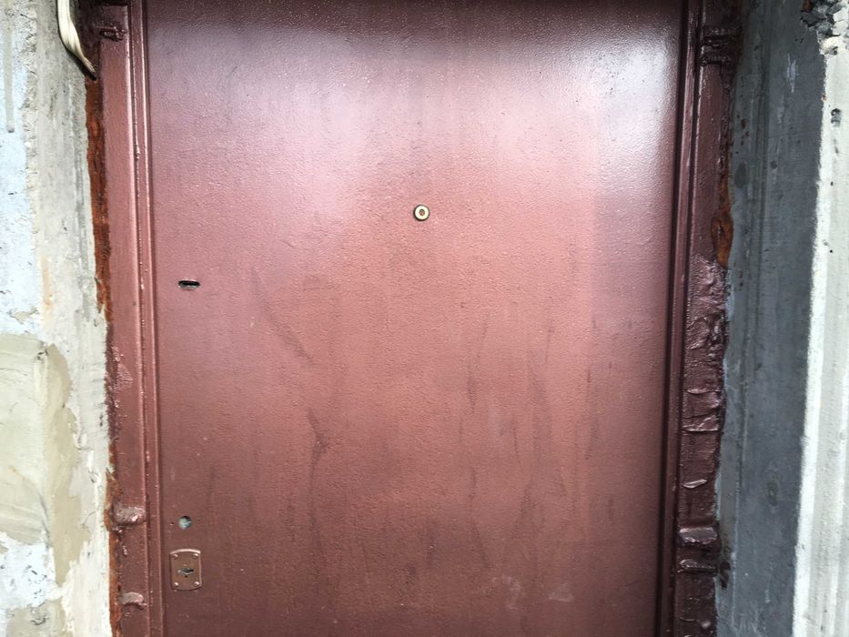 Ремонт на входни  метални блиндирани и интерйорни врати