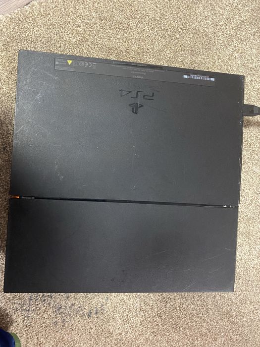 Vând PlayStation 1 TB