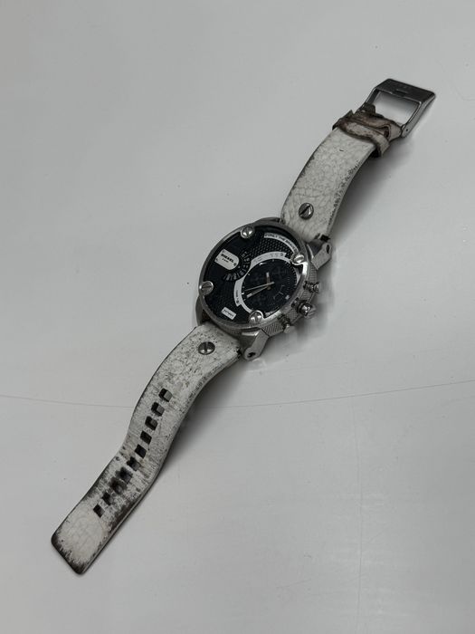 2 броя часовници Diesel