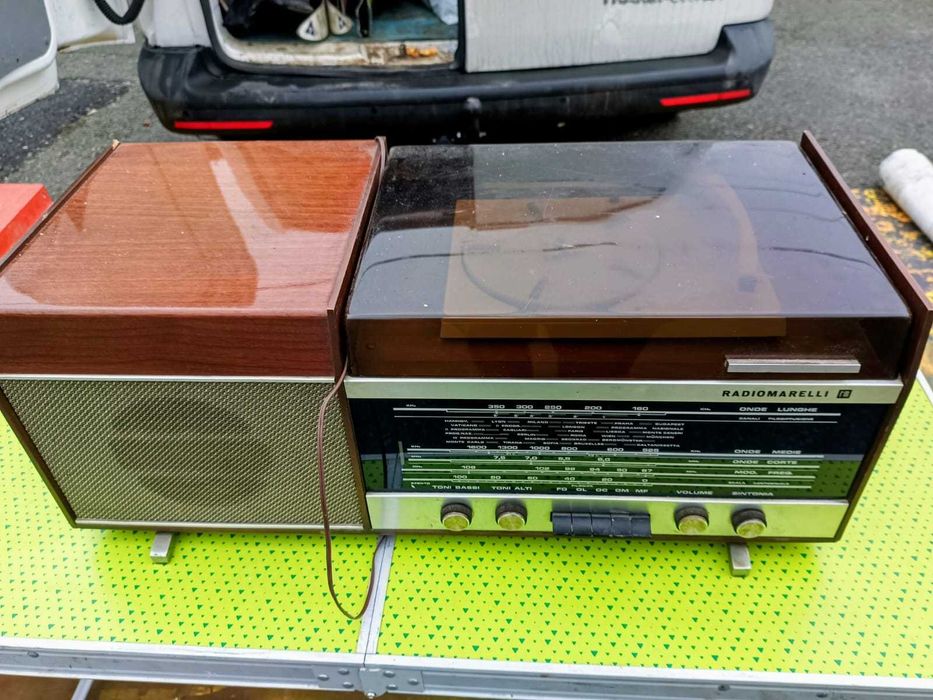 Vand radio Marelli cu picap functional pret 400lei