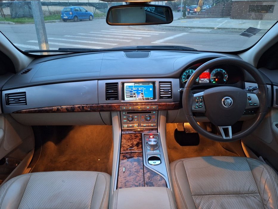 Jaguar XF 2.7 hse 190cp/ automata