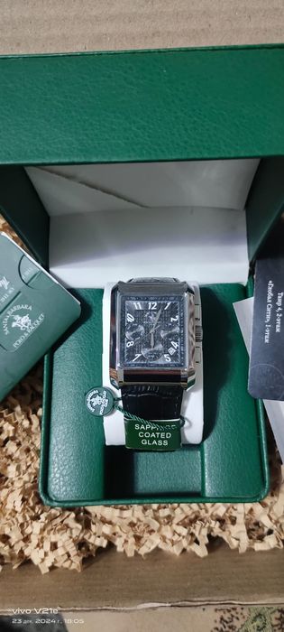 Продам часы с гарантией.