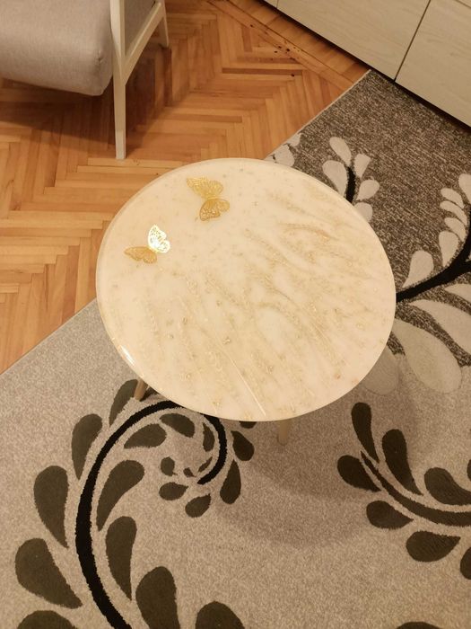 masuta cafea din lemn si rasina