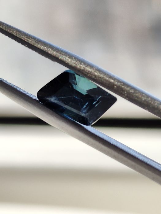 Сапфир Vivid Blue с уникална шлифовка