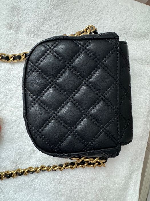 Малка чантичка Guess