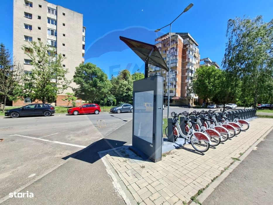 Zona 300, 3 camere, etaj 2, trei balcoane, fără comision !