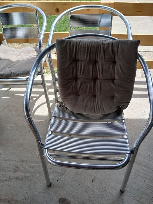 Vand 6 scaune din Aluminiu
