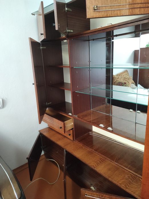Продам советские сервант и комод