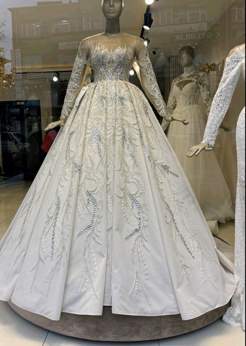 Красива булчинска рокля