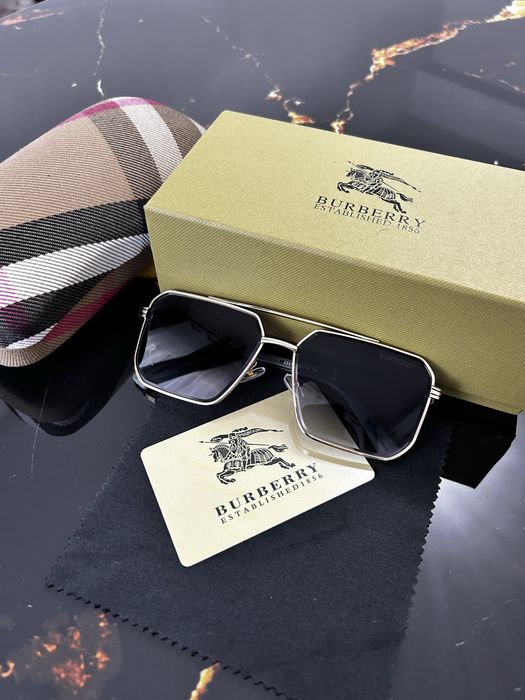 Ochelari de soare Burberry Polarizați UV400 Unisex Luxury Black Gold Noi în Cutie