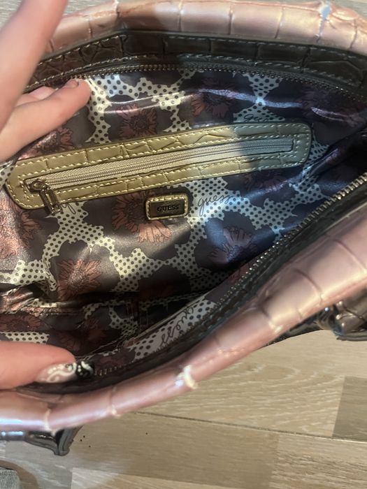 Дамска чанта Guess с флорални детайли