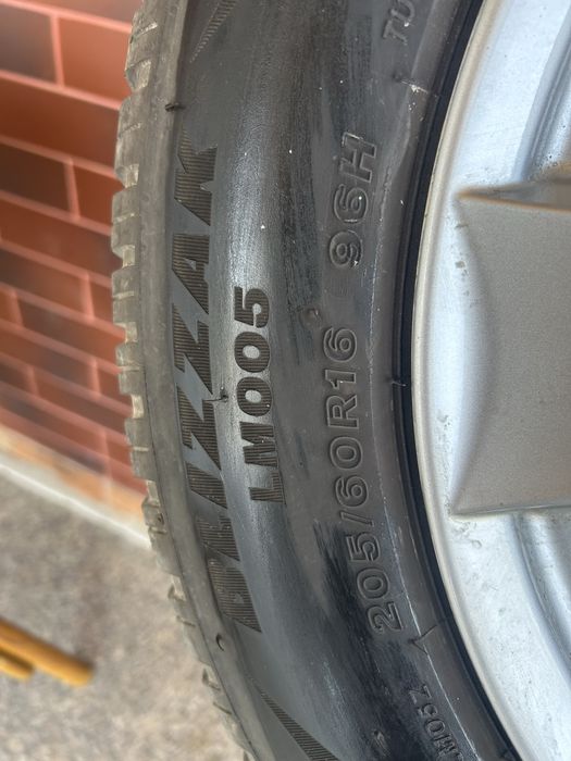 Jante Dezent cu anvelope Brigestone