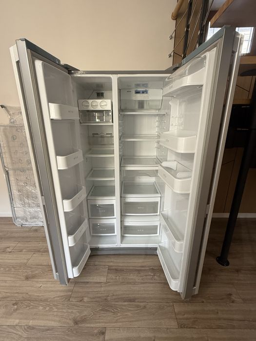 Холодильник Samsung Side-by-Side серебристый