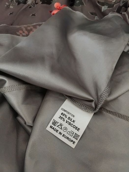 Rochie 65% mătase, 35 % vascoza