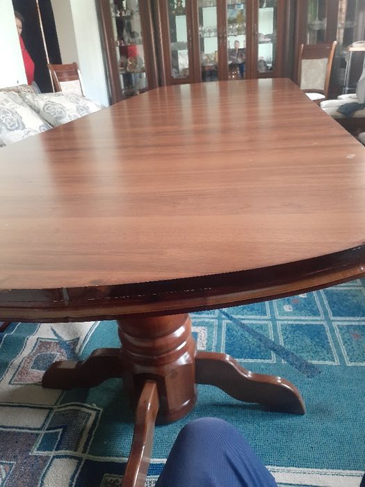 Продам стол для гостиной