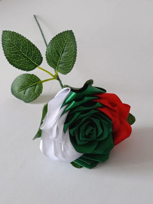 Единични рози (трибагреник)