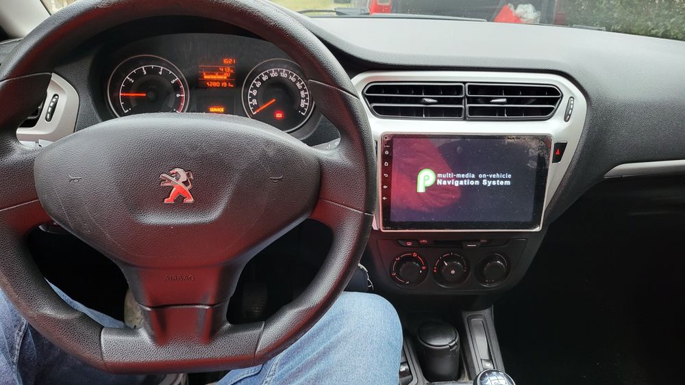 Vând Peugeot 301