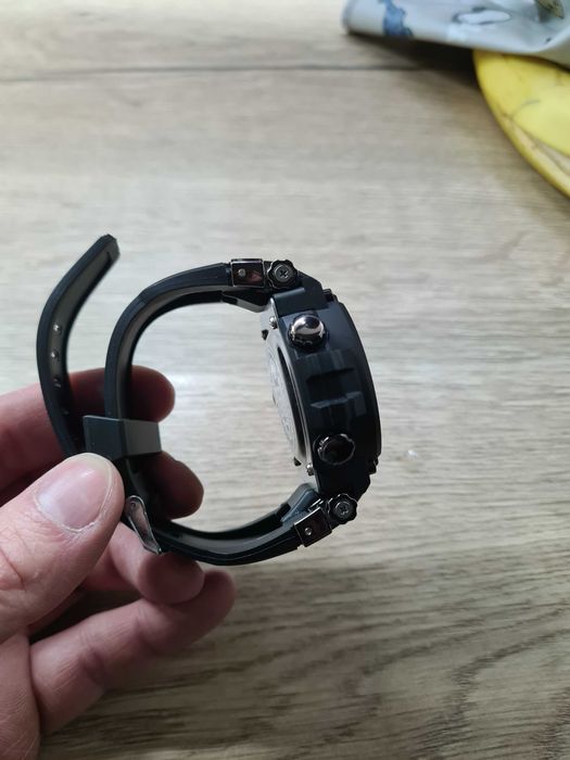 Часовник Lasika водоустойчив