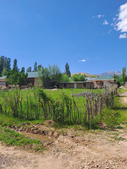 Bòstonliq. Chorvoq Yer sotiladi . 8 sotix srochni!!!