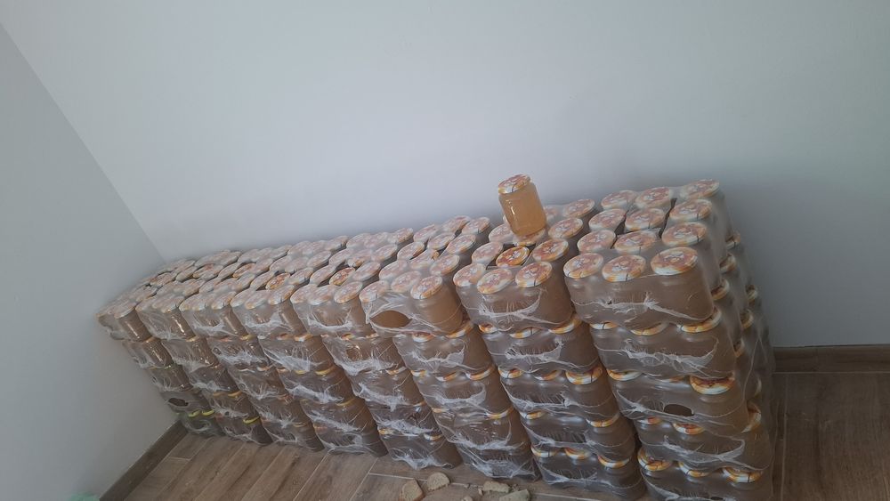 Miere de rapita proaspata si buna