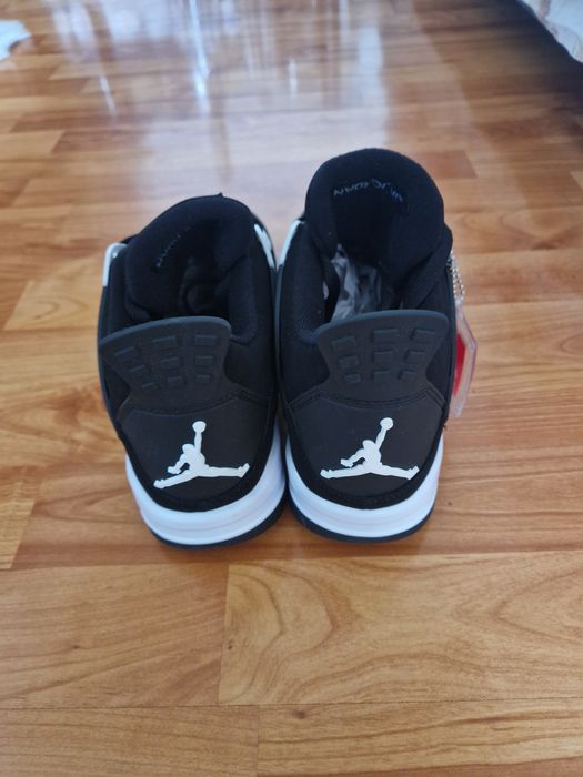 Adidași Jordan Retro patru