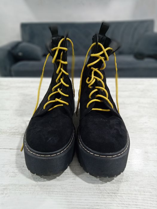 Продавам дамски боти