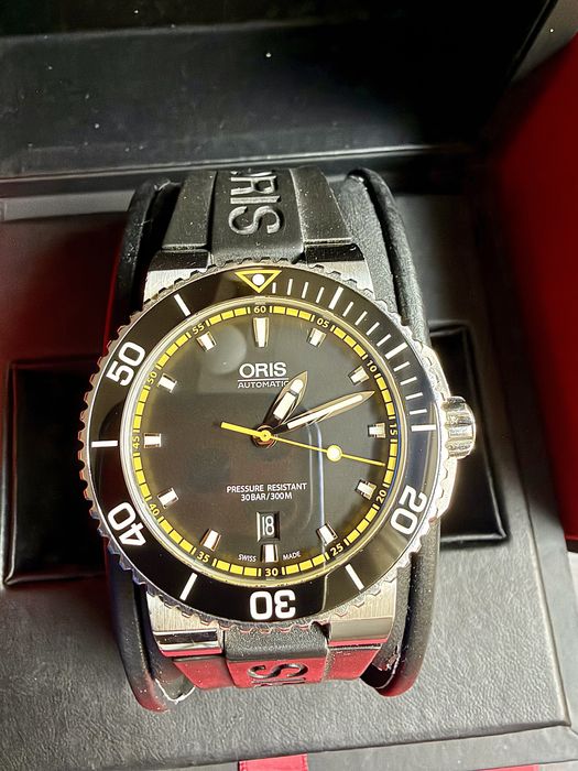 ORIS Aquis Date 43 mm