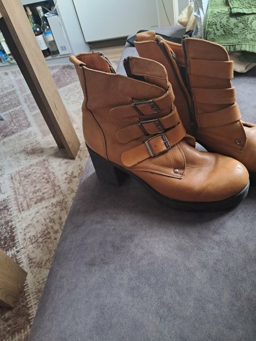 Продавам дамски боти