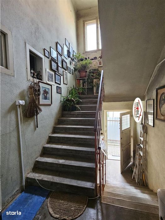 Casa cu 900 mp teren zona Calea Poplacii aproape de Parcul Sub Arini