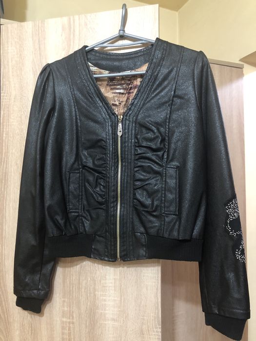 Vand geaca neagra de dama