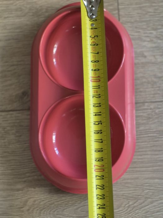 Котешка тоалетна и купички