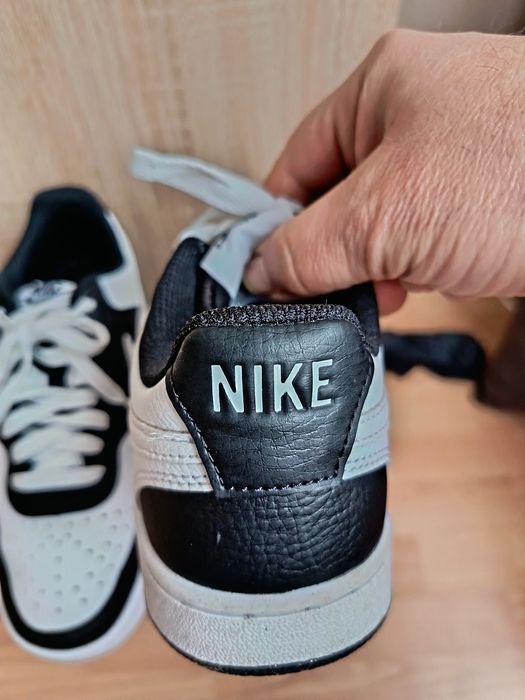 Дамски кецове NIKE original 37.5 Черно бели цена 35 евро