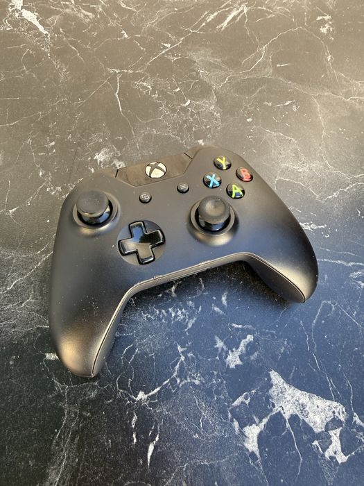 Xbox One S 1TB с джойстик
