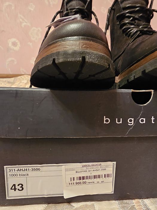 Продам ботинки зимние "Bugatti"