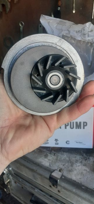 Продам помпу шевролет круз 1,6