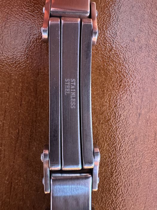 Продавам гривна от неръждаема стомана.