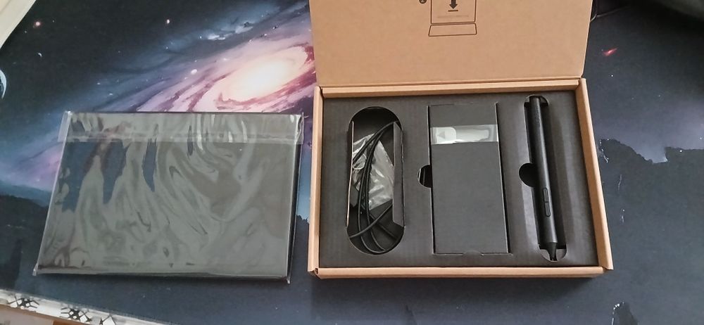 Vând  tableta Wacom One Small CTL-472