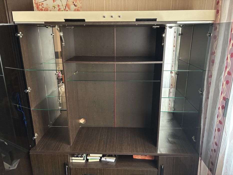 Шкаф с барной дверцей