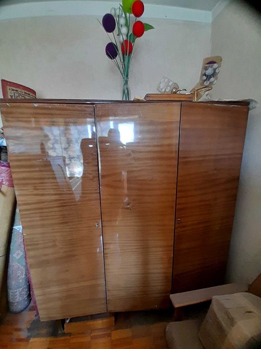 Продаётся шкаф и кресло