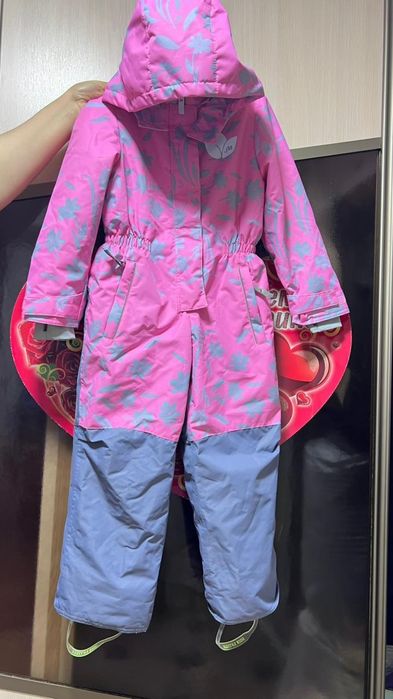 Продам комбинезон для девочки