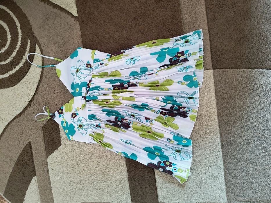 De vânzare rochițe la 25 lei