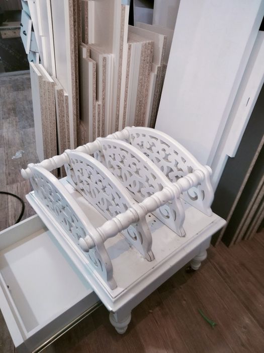 Столик для журналов и газет