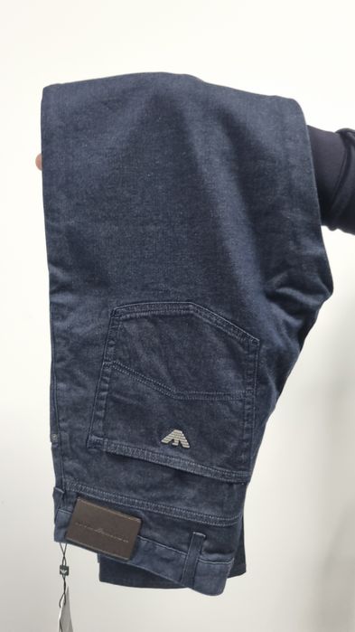 Vand pantaloni Emporio Armani noi nefolositi cu eticheta