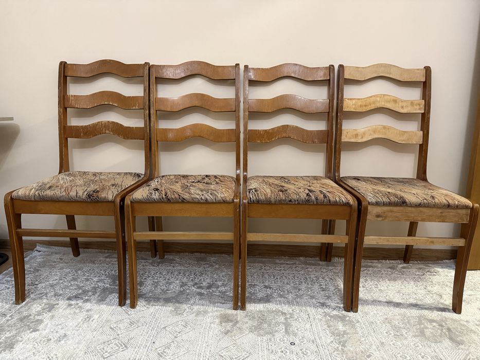 4 крепких стула из дерева продается